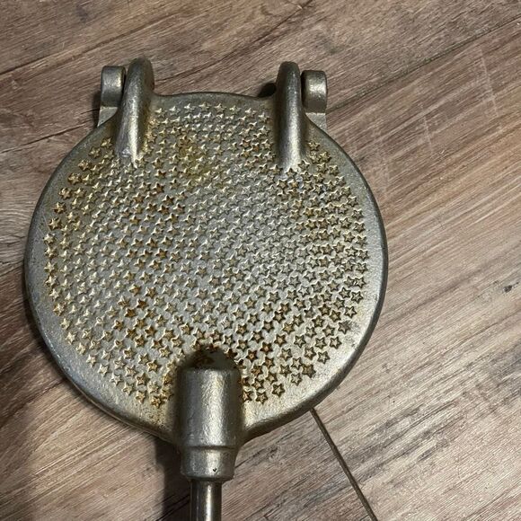 Vtg Vitantonio No.5 Cast Iron Pizzelle Cookie Iron Wooden Handle Willoughby Ohio - Picture 7 of 8